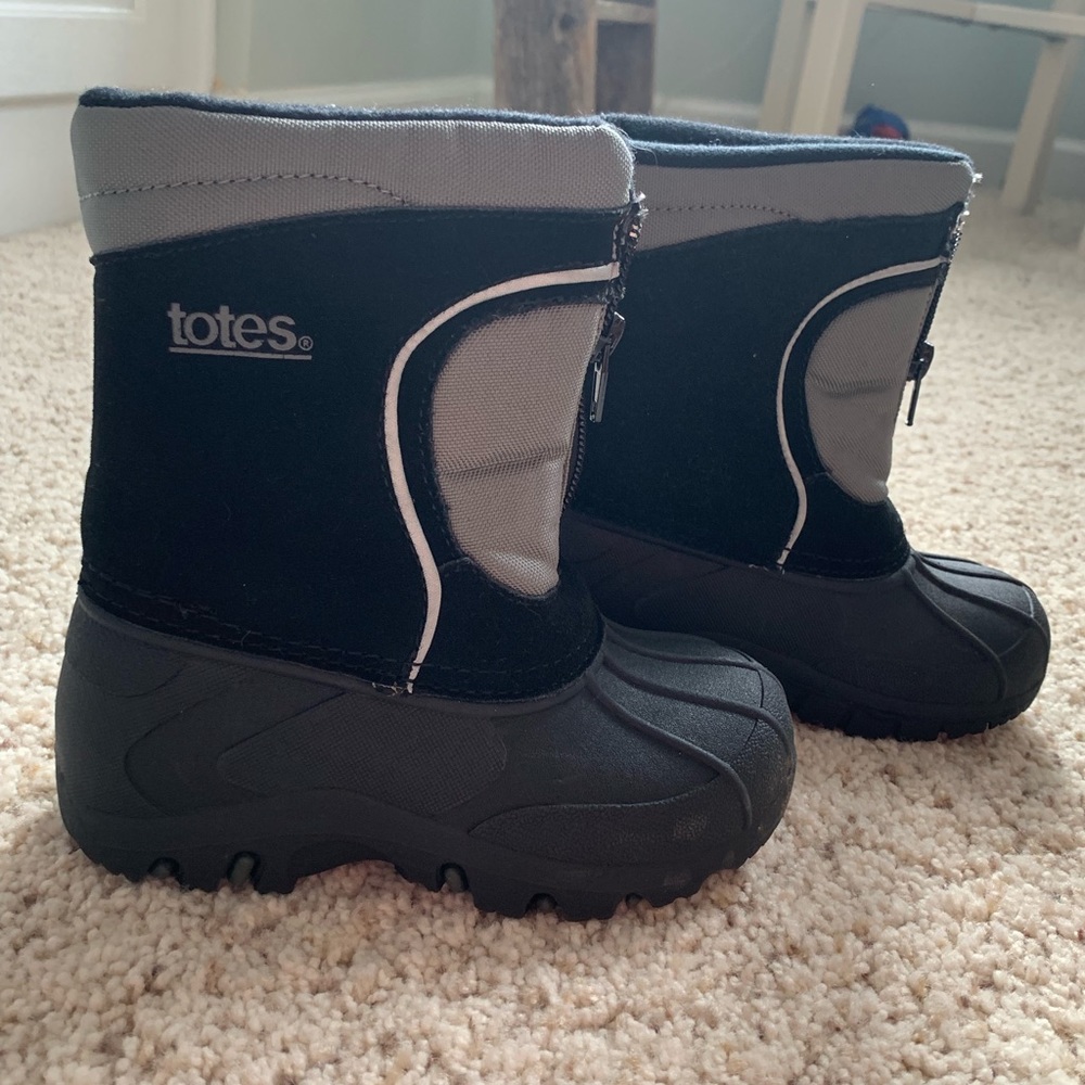Totes Snow boots gray and black